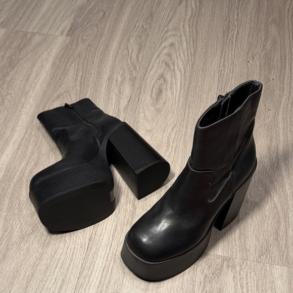 Urban Outfitters Shoes - Urban Outfitters Platform Boots